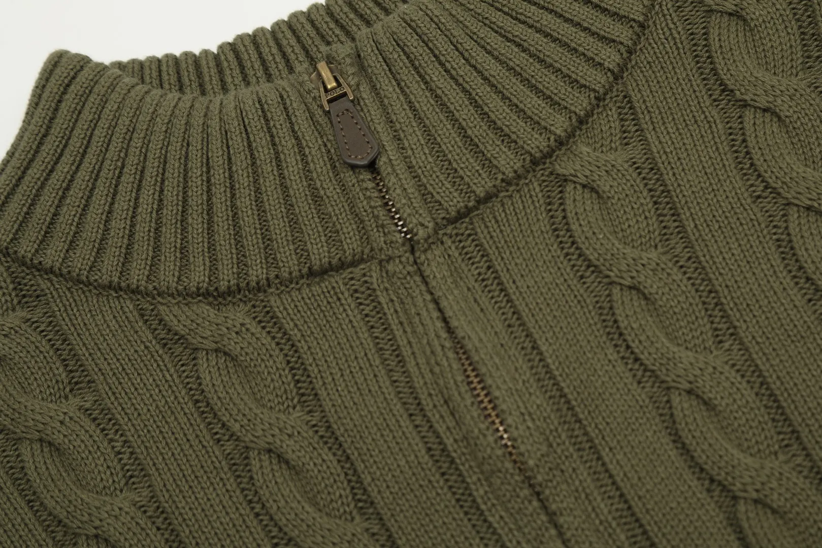 P250 Top quality" Style number: DS014# (not off the shelves all year round) [Ralph Lauren half-zip solid color pony embroidery logo twist knitted sweater] ✅Ralph Lauren half-zip classic basic versatile unisex couple pullover sweater ✅Main supplier platform live broadcast Wholesale entity Replenish when out of stock Not off the shelf ✅ZP quality 1:1 version Scan the code to enter the GF website Counter quality ✅Detailed quality The only one in Guangzhou Imported quality cotton yarn, focusing on high-end, cost-effective, good quality needless to say ✅The version is restored to the original order, the maximum size can be worn up to 200 pounds, loose, comfortable and stress-free ✅The upper body is simple and easy to match, ootd must-have style, good-looking clothes are never picky, a must-have wardrobe recommendation Size: S-XL Color: Navy blue milk white black pure white gray khaki light blue yellow pink olive green red blue label red gold label
